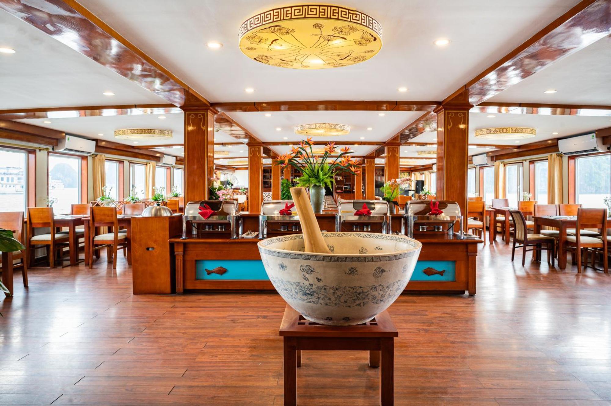 Hotel Dragon Crown Legend Cruise Hạ Long Exterior foto