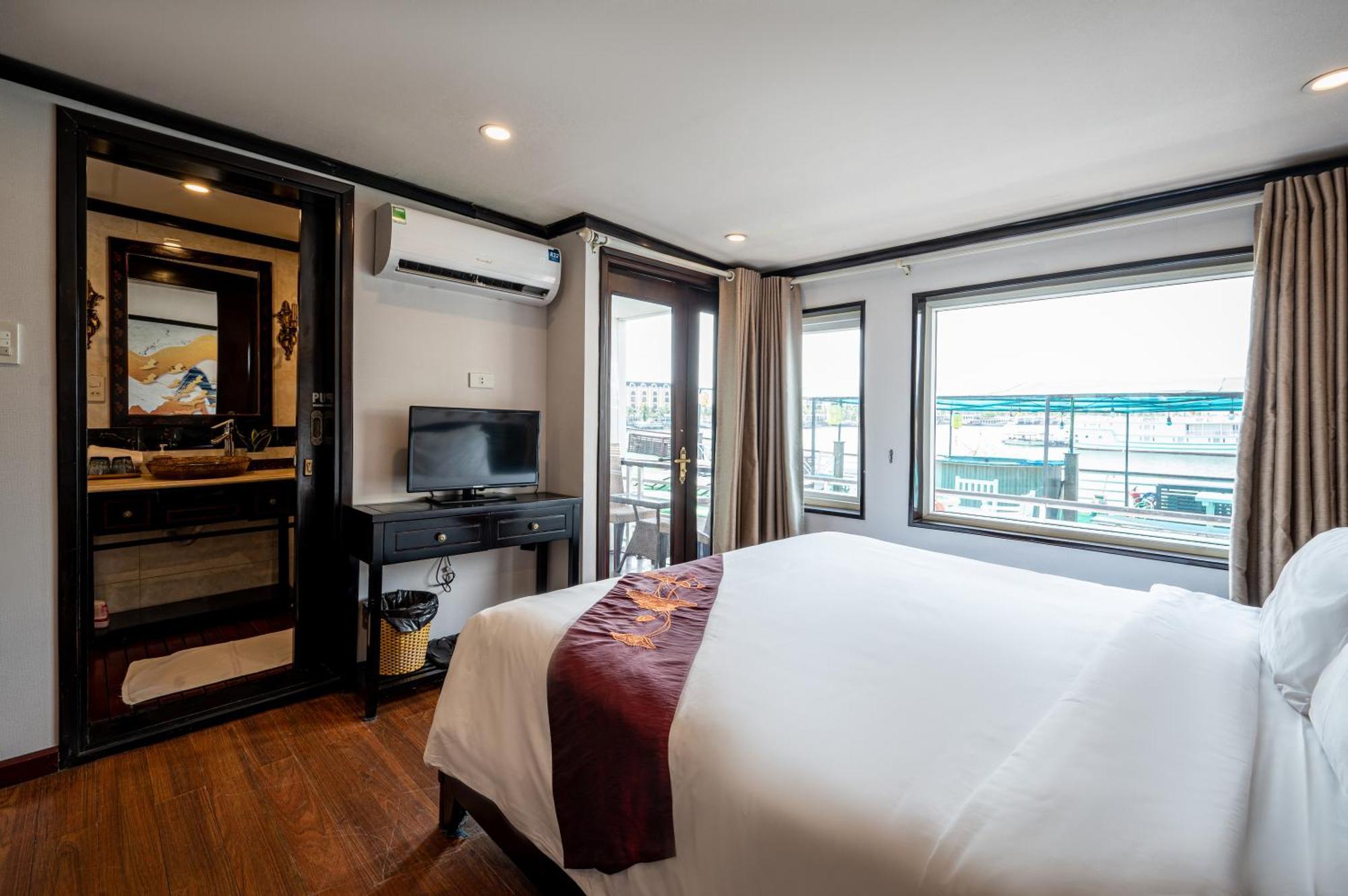 Hotel Dragon Crown Legend Cruise Hạ Long Exterior foto