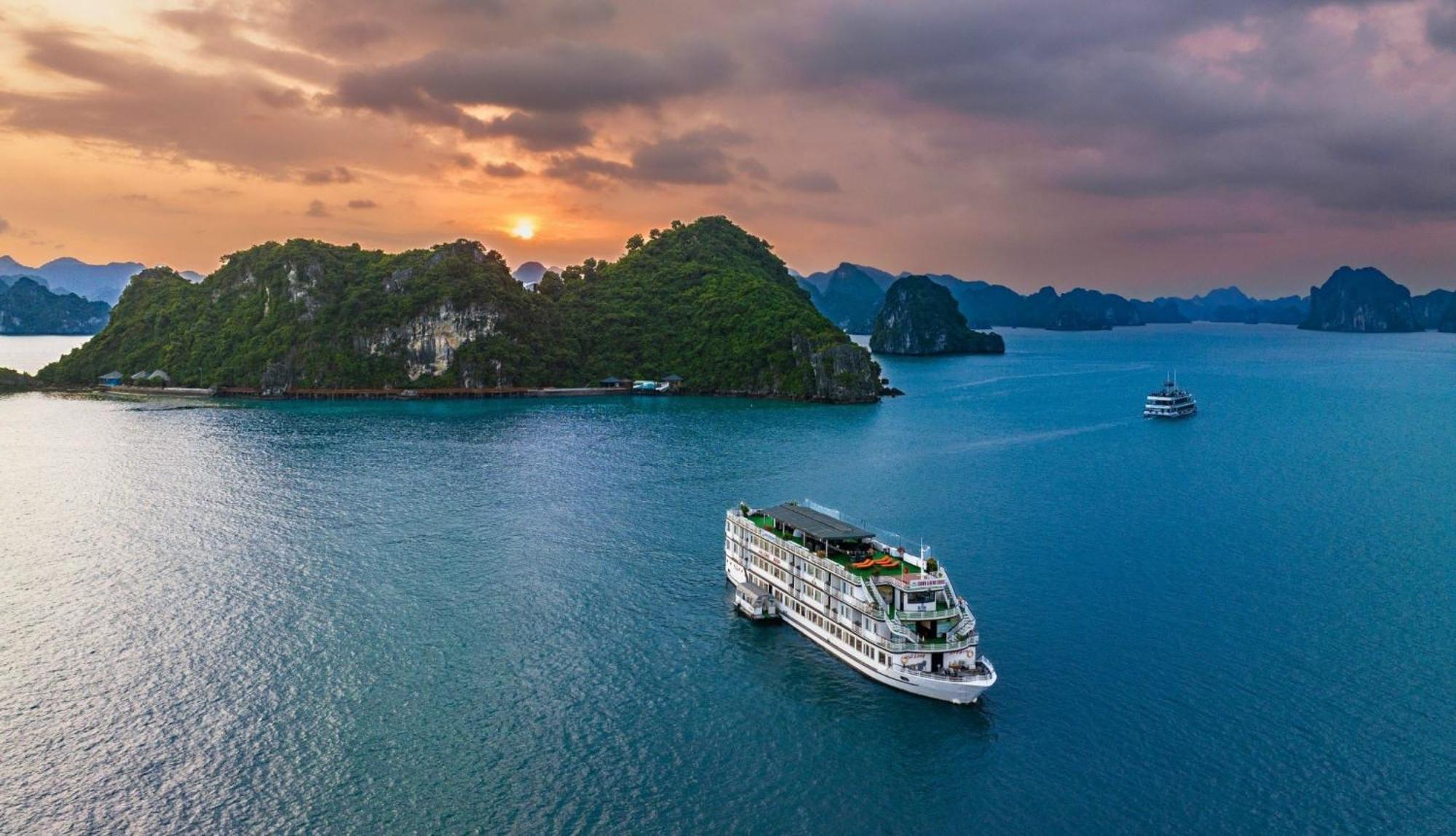 Hotel Dragon Crown Legend Cruise Hạ Long Exterior foto