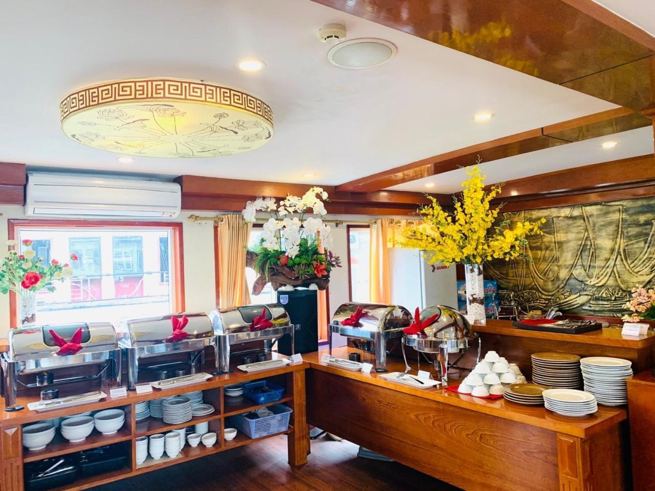 Hotel Dragon Crown Legend Cruise Hạ Long Exterior foto