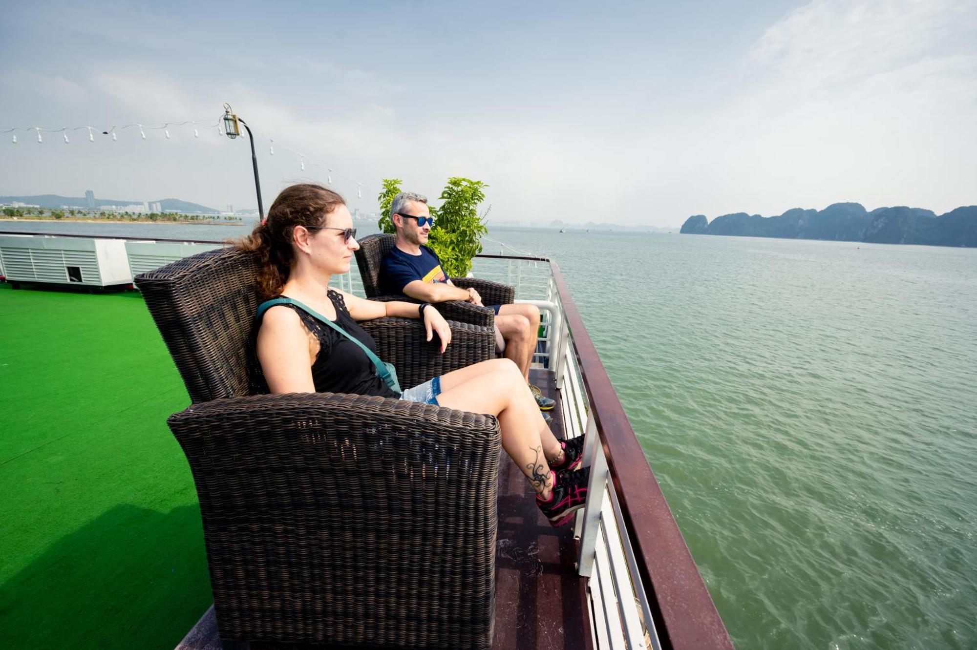 Hotel Dragon Crown Legend Cruise Hạ Long Exterior foto